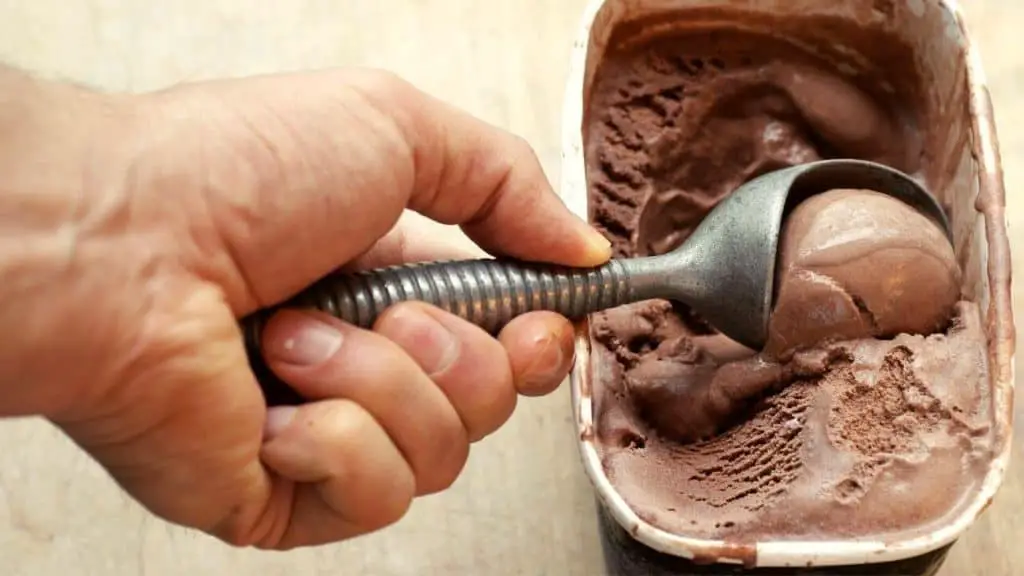 How Many Scoops Of Ice Cream In A Cup? Perfect Measuring