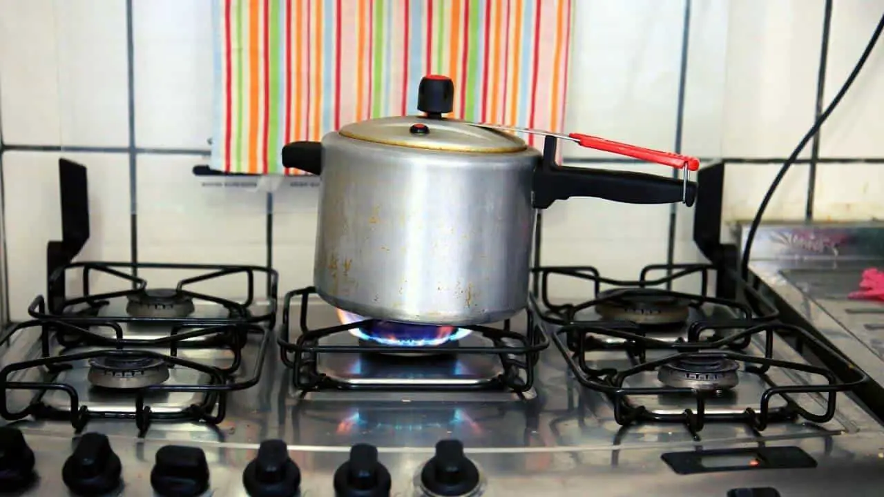 how-to-stop-pressure-cooker-burning-on-bottom