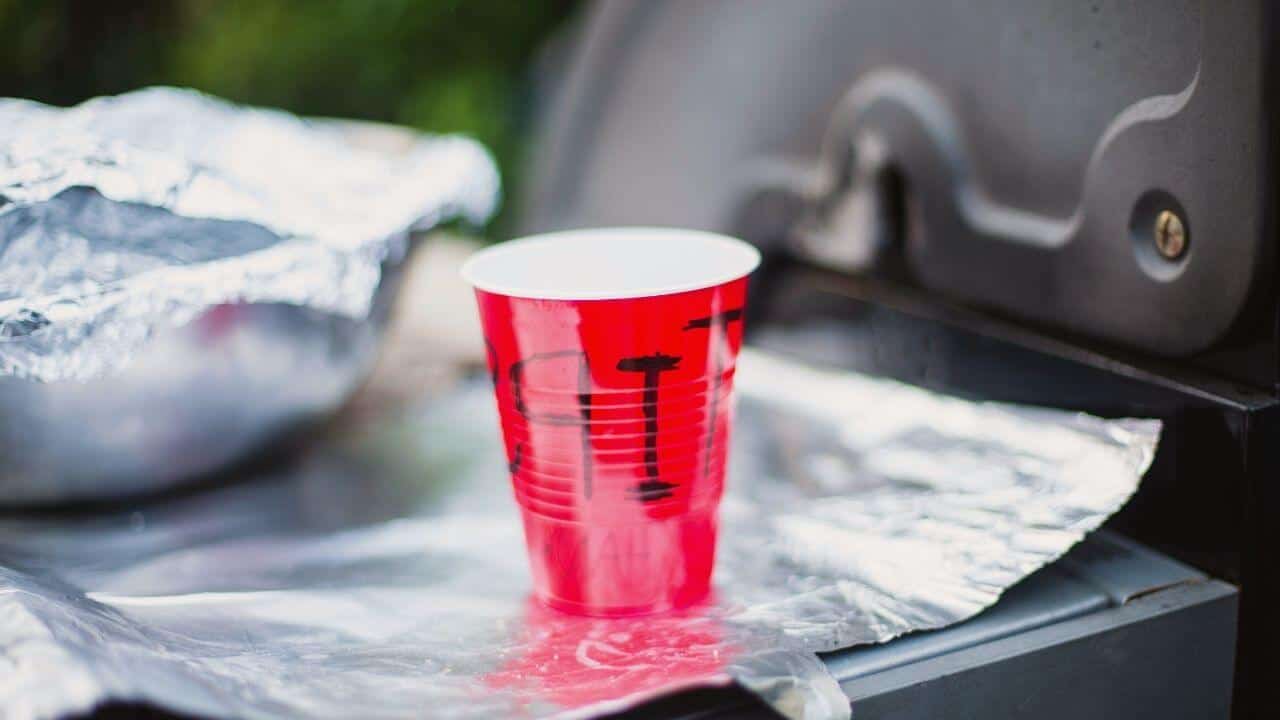 can you put hot coffee in a plastic solo cup