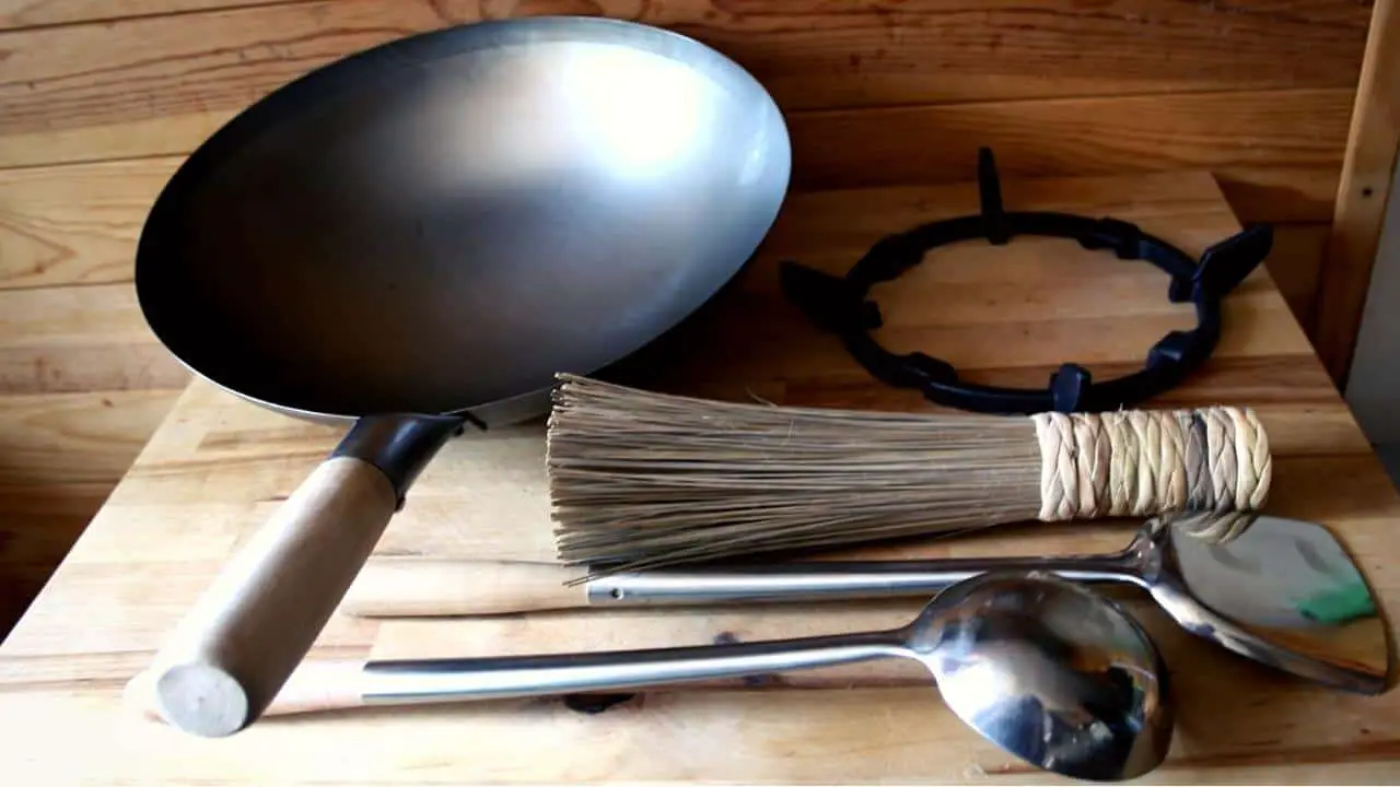 how-to-use-a-bamboo-wok-brush